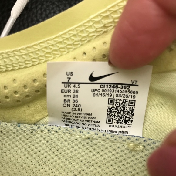 Nike Air  VaporMax 2019 Luminous Green Sz 7 Womens sneakers - Picture 9 of 10